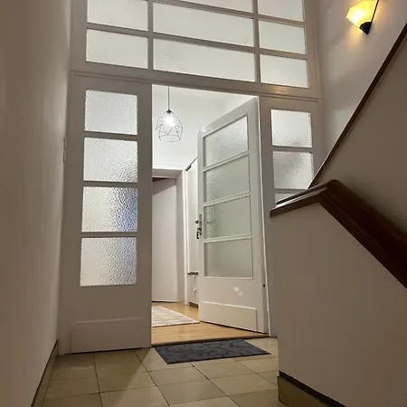 Gemuetliches Apartment Fuer 4 Pers Im Zentrum Mg *
